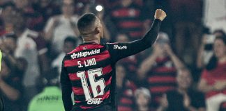Samuel Lino comemora seu primeiro gol com a camisa do Flamengo - FOTO: Gilvan de Souza / Flamengo