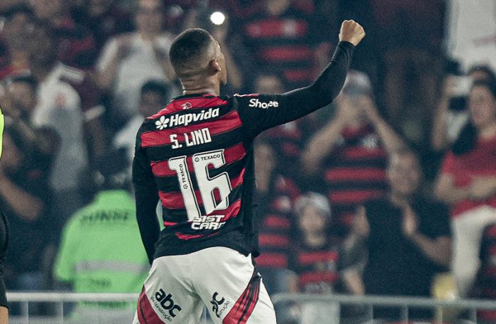 Samuel Lino comemora seu primeiro gol com a camisa do Flamengo - FOTO: Gilvan de Souza / Flamengo