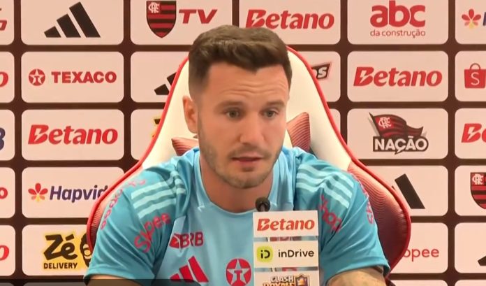 Saúl em entrevista coletiva no Ninho do Urubu