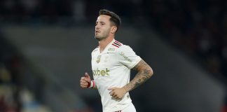 Saúl em campo pelo Flamengo na derrota para o Atlético-MG