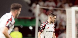Saúl e Jorginho em campo na vitória do Flamengo sobre o Internacional - FOTO: Adriano Fonte / Flamengo
