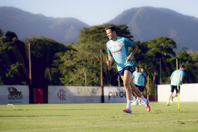Saúl em treino do Flamengo no Ninho do Urubu - Foto: Adriano Fontes/Flamengo