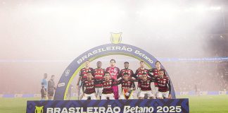 Time do Flamengo posa pra foto antes do jogo contra o Mirassol
