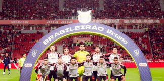 Time do Flamengo posa pra foto antes da vitória sobre o Internacional