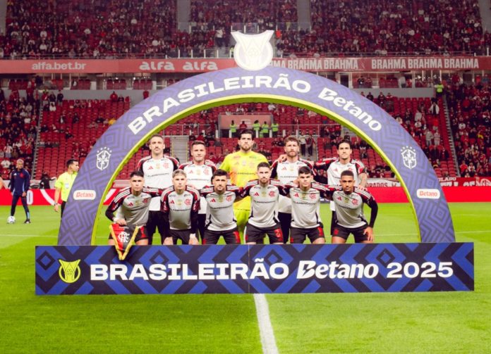 Time do Flamengo posa pra foto antes da vitória sobre o Internacional