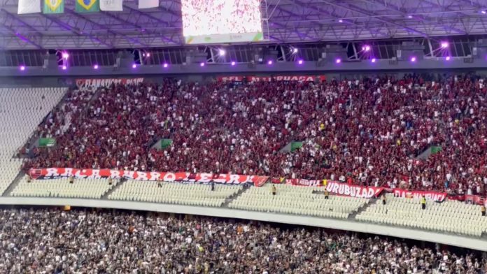 Torcida-Flamengo-Arena-Castelao-Ceara-1-1-Flamengo-030825 Torcida do Flamengo presente na Arena Castelão no empate do Flamengo com o Ceará. - FOTO: Leo Jose/Coluna do Fla
