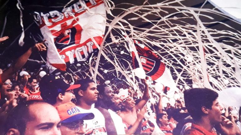 Torcida Jovem do Flamengo presente no Maracanã nos anos 90