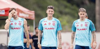 Viña, Carrascal e Varela em treino do Flamengo no Ninho do Urubu - FOTO: Adriano Fontes / Flamengo