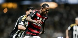 Wallace Yan em campo pelo Flamengo