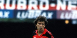REI Zico em campo no jogo Flamengo 2 x 1 Sport no Maracanã no dia 20 de novembro de 1988