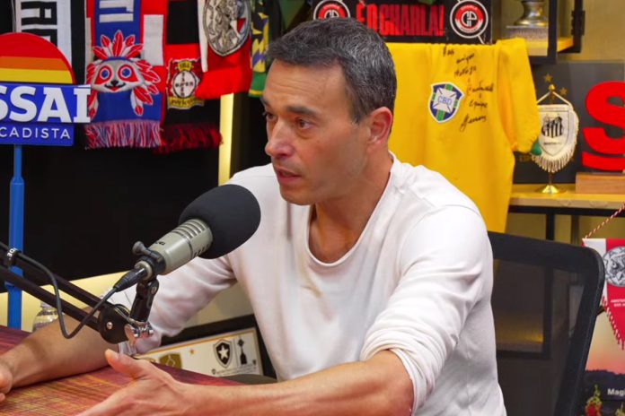 Jornalista André Rizek no Charla Podcast