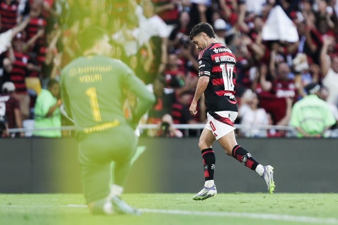 Arrascaeta comemora o gol do Flamengo sobre o Grêmio no Maracanã - FOTO: Gilvan de Souza / Flamengo