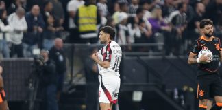 Arrascaeta comemora gol do Flamengo contra o Corinthians - FOTO: Gilvan de Sozua