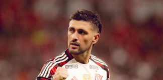 Arrascaeta comemora gol pelo Flamengo contra o Internacional - FOTO: Adriano Fontes / Flamengo