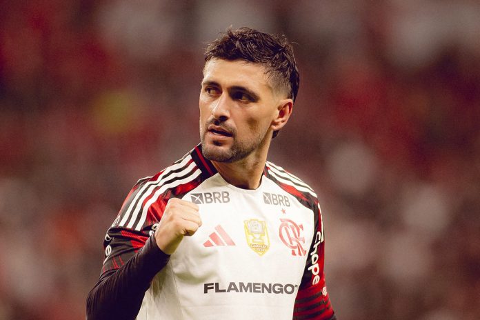 Arrascaeta comemora gol pelo Flamengo contra o Internacional - FOTO: Adriano Fontes / Flamengo