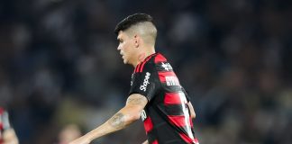 Ayrton Lucas em campo pelo Flamengo contra o Vasco - FOTO: Gilvan de Souza / Flamengo