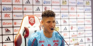 Carrascal em entrevista no Ninho do Urubu