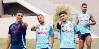 De la Cruz, Arrascaeta e Danilo, antes de mais um treino do Flamengo no Ninho - FOTO: Adriano Fontes / Flamengo