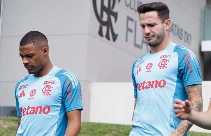 De la Cruz e Saúl em treino do Flamengo no Ninho do Urubu