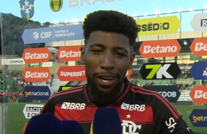 Emerson Royal em entrevista após vitória do Flamengo sobre o Juventude em Caxias do Sul