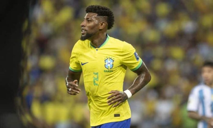 Emerson Royal em campo pela Seleção Brasileira