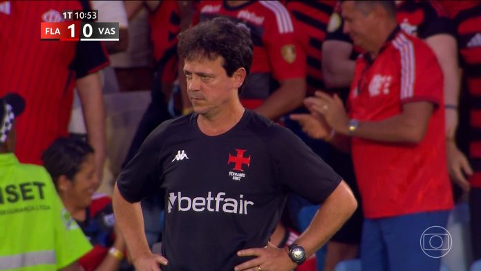 Fernando Diniz técnico do Vasco no empate contra o Flamengo