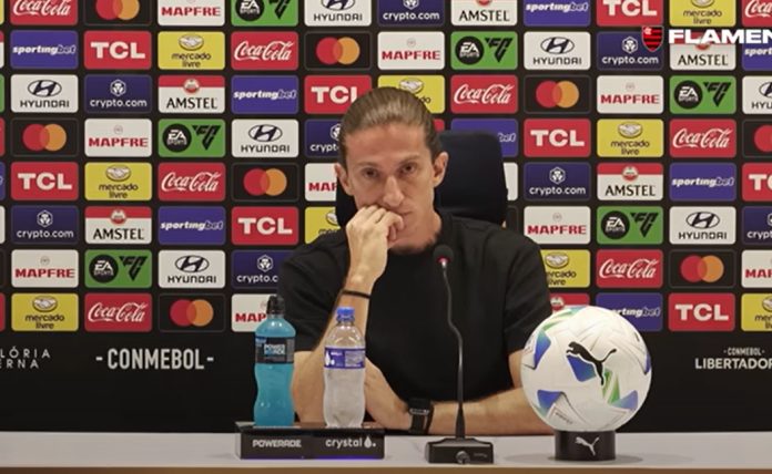 Filipe Luís em entrevista coletiva após vitória do Flamengo sobre o Estudiantes