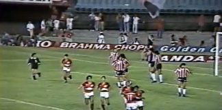 Jogadores comemoram com Luís Henrique o primeiro gol do Flamengo na vitória por 3x0 sobre o Estudiantes