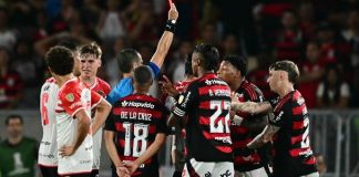 Plata é expulso de forma absurda pelo árbitro colombiano