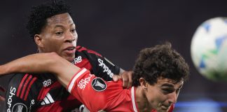Plata em campo na vitória do Flamengo sobre o Estudiantes - FOTO: Gilvan de Souza
