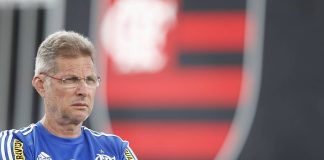 Oswaldo de Oliveira foi técnico do Flamengo