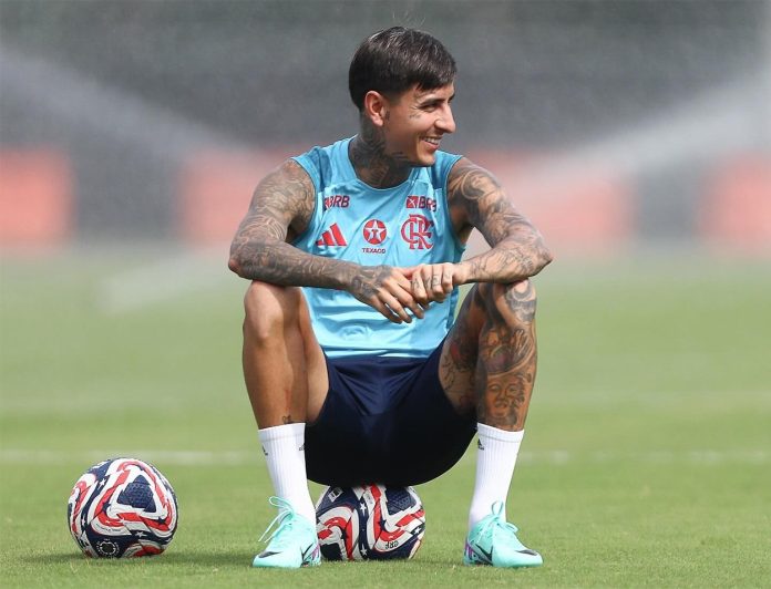 Pulgar em treino do Flamengo no Ninho do Urubu