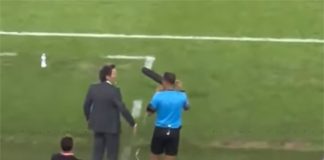 Quarto árbitro conversa com o técnico do Estudiantes