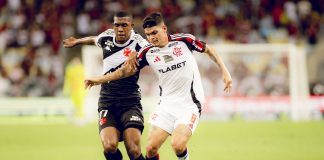 Ayrton Lucas disputa jogada com Rayan no clássico entre Flamengo x Vasco