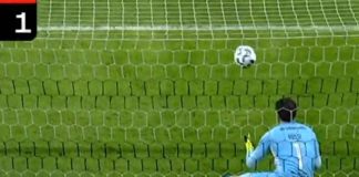 Rossi defende o pênalti de Yuri Alberto sentado