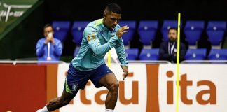 Samuel Lino em treino da Seleção Brasileira