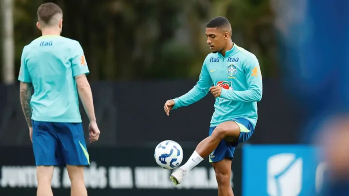 Samuel Lino em treino da Seleção Brasileira
