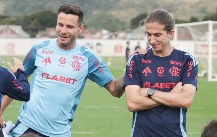 Saúl e Filipe Luís em treino do Flamengo