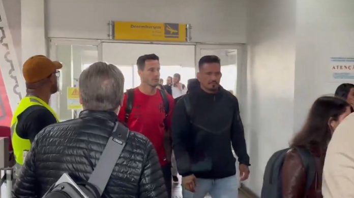 Saúl chega a Caxias do Sul para jogo do Flamengo contra o Juventude