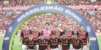 Time do Flamengo posa pra foto antes do jogo contra o Grêmio no Maracanã - FOTO: Gilvan de Souza / Flamengo