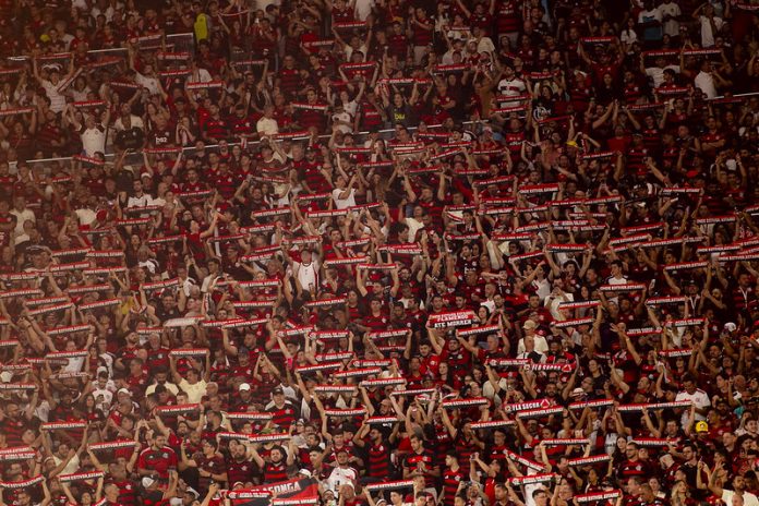 Torcida do Flamengo lotando o Maracanã no jogo contra o Estudiantes - Foto: Adriano Fontes / Flamengo