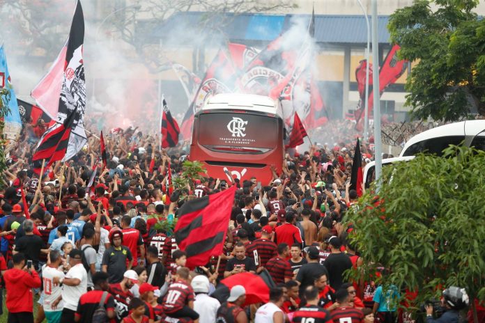 Torcida do Flamengo em peso no AeroFla