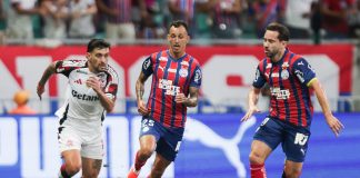 Arrascaeta em jogada com Everton Ribeiro no jogo entre Flamengo e Bahia - FOTO: Gilvan de Souza / Flamengo