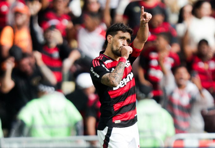 Arrascaeta comemora o 1º gol do Flamengo na vitória sobre o Palmeiras - FOTO: Gilvan de Souza / Flamengo