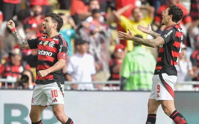 Arrascaeta e Pedro comemoram gol do Flamengo contra o Palmeiras