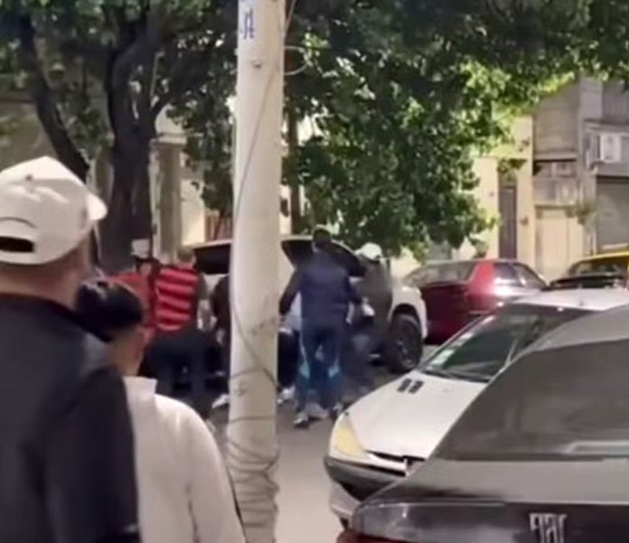 Briga entre torcedores de Flamengo e Racing em Avellaneda