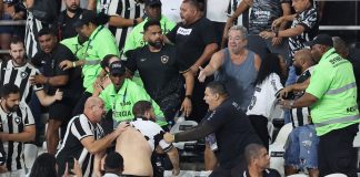 Torcedores do Botafogo brigam no Engenhão durante derrota para o Flamengo