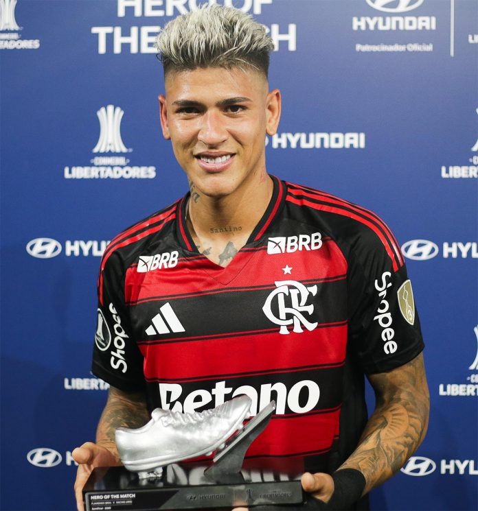 Carrascal eleito craque do jogo na vitória do Flamengo sobre o Racing