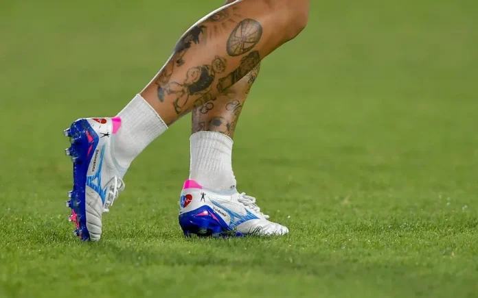 Chuteira estilizada de Gabigol para Flamengo x Cruzeiro