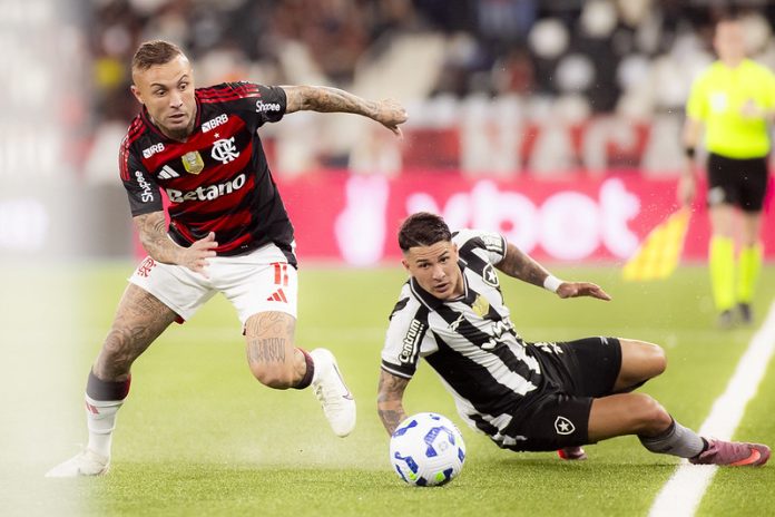 Everton Cebolinha em campo na vitória do Flamengo sobre o Botafogo